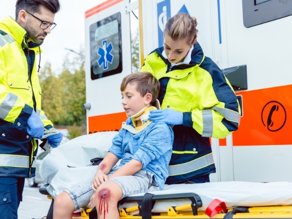 Siku 1748 Set Di Soccorso – Elicottero EC 145 E Ambulanza Mercedes – Giocattoli In Metallo Per Bambini